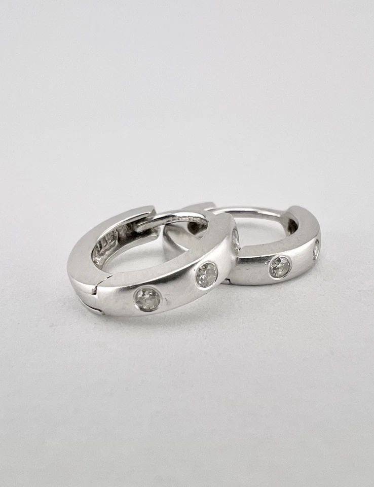 14K WHITE GOLD .06TCW NATURAL DIAMOND HUGGIE HUGGIES 1/2" HOOP POST EARRINGS (1 of 2)