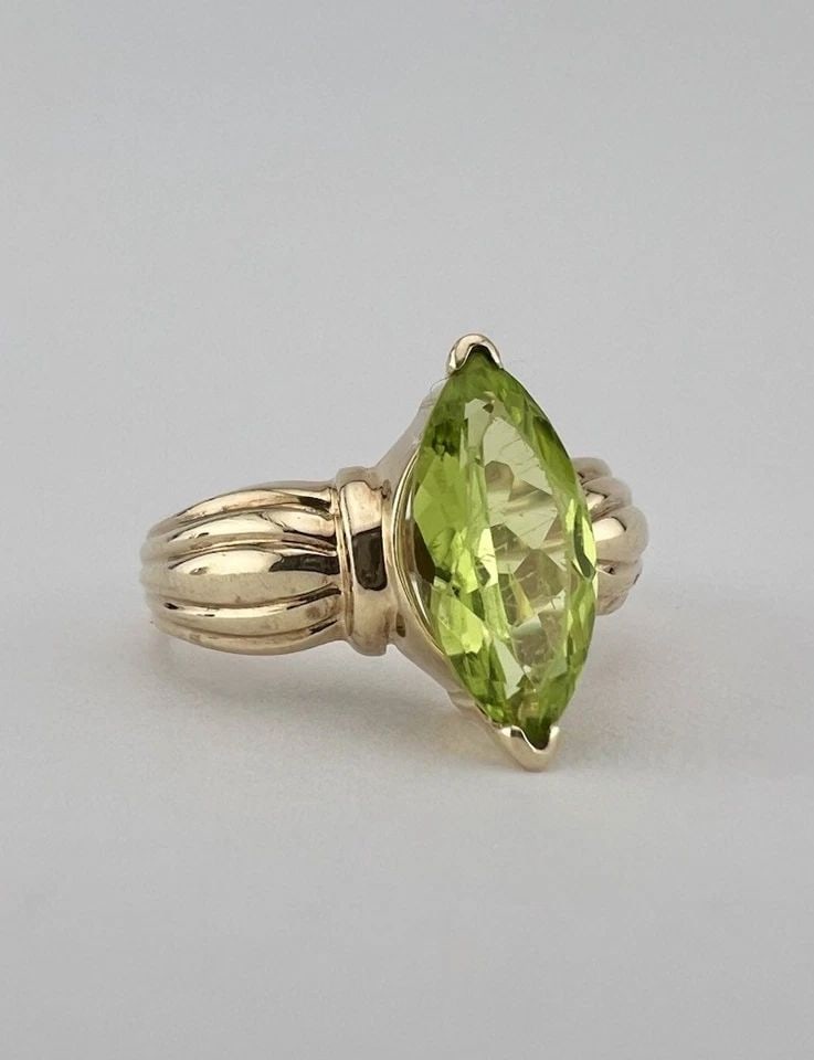 DESIGNER 10K YELLOW GOLD NATURAL MARQUISE CUT GREEN PERIDOT RING (1 of 2)