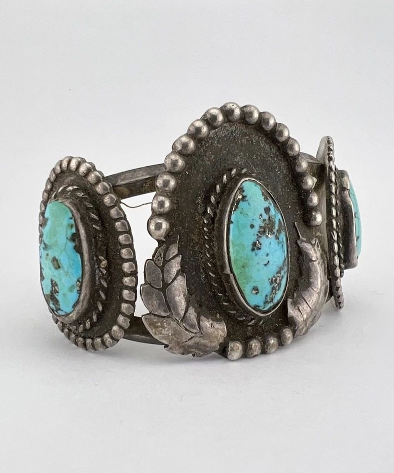 HUGE VTG NAVAJO STERLING SILVER MORENCI TURQUOISE STAMPED CUFF BRACELET 83.7G: HUGE VTG NAVAJO STERLING SILVER MORENCI TURQUOISE STAMPED CUFF BRACELET 83.7G HUGE Vtg Navajo Sterling Silver Morenci Turquoise Stamped Cuff Bracelet 83.7g Cuff is 5 3/4" tip to Tip and has an 1 3/8" 