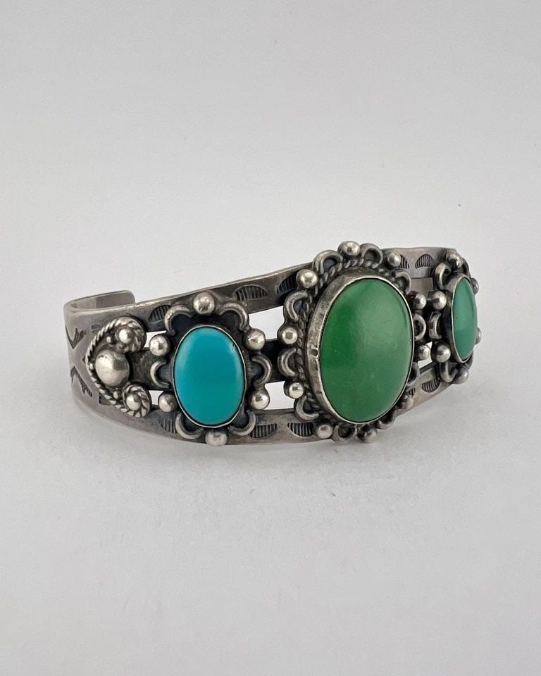 EARLY FRED HARVEY ERA NAVAJO STERLING SILVER CERRILLOS TURQUOISE CUFF BRACELET: EARLY FRED HARVEY ERA NAVAJO STERLING SILVER CERRILLOS TURQUOISE CUFF BRACELET Early Fred Harvey Era Navajo Sterling Silver Cerrillos Turquoise Cuff Bracelet Cuff is 5 1/2" tip to Tip and has a 1 1/4"