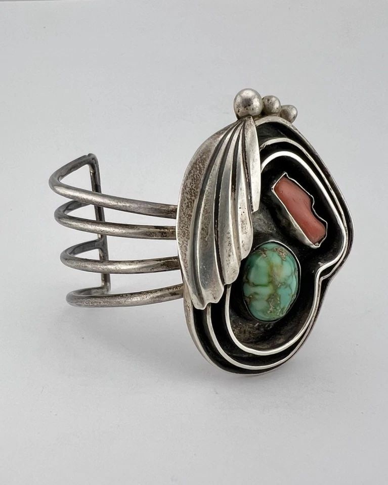 UNUSUAL VTG NAVAJO STERLING SILVER ROYSTON TURQUOISE & CORAL CUFF BRACELET 61.9G: UNUSUAL VTG NAVAJO STERLING SILVER ROYSTON TURQUOISE & CORAL CUFF BRACELET 61.9G Unusual Vtg Navajo Sterling Silver Royston Turquoise & Coral Cuff Bracelet 61.9g Cuff is 5 5/8" tip to Tip and has a 1 