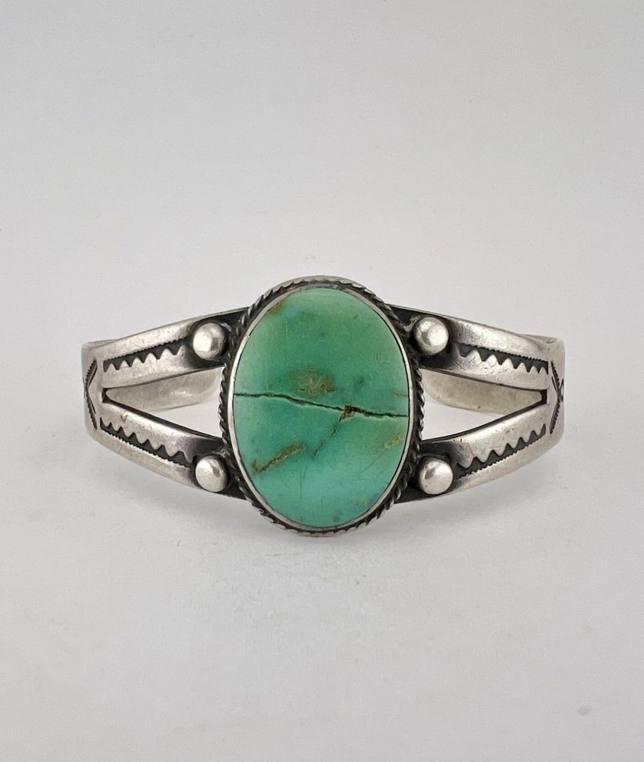 OLD FRED HARVEY ERA NAVAJO STERLING SILVER GREEN GREASY TURQUOISE CUFF BRACELET: OLD Fred Harvey Era Navajo Sterling Silver Green Greasy Turquoise Cuff Bracelet 23.7g Cuff is 5 1/8" tip to Tip and has a 1 1/4" Wide Adjustable Gap Cuff Is Over 1" Wide In the Center Weight is 23.7 G