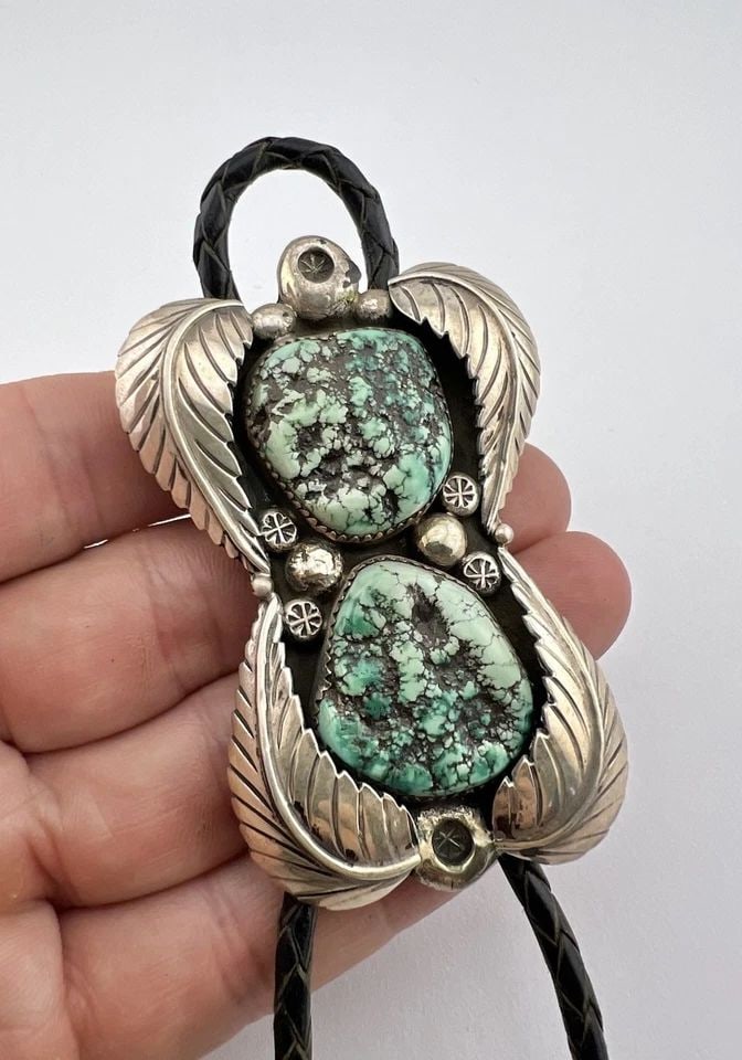 VINTAGE NAVAJO STERLING SILVER SEAFOAM KINGMAN TURQUOISE STAMPED BOLO TIE 3" (1 of 2)