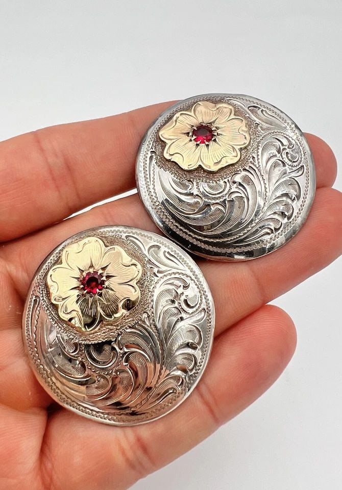 VTG SOUTHWESTERN 10K GOLD & STERLING SILVER SYNTHETIC LAB RUBY ENGRAVED EARRINGS: VTG SOUTHWESTERN 10K GOLD & STERLING SILVER SYNTHETIC LAB RUBY ENGRAVED EARRINGS Vtg SOUTHWESTERN 10k Gold & Sterling Silver Synthetic Lab Ruby Engraved Earrings Amazing Southwestern - Western Design 