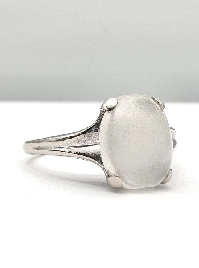 VINTAGE DESIGNER 14K WHITE GOLD & NATURAL FROSTED MOONSTONE RING (1 of 2)
