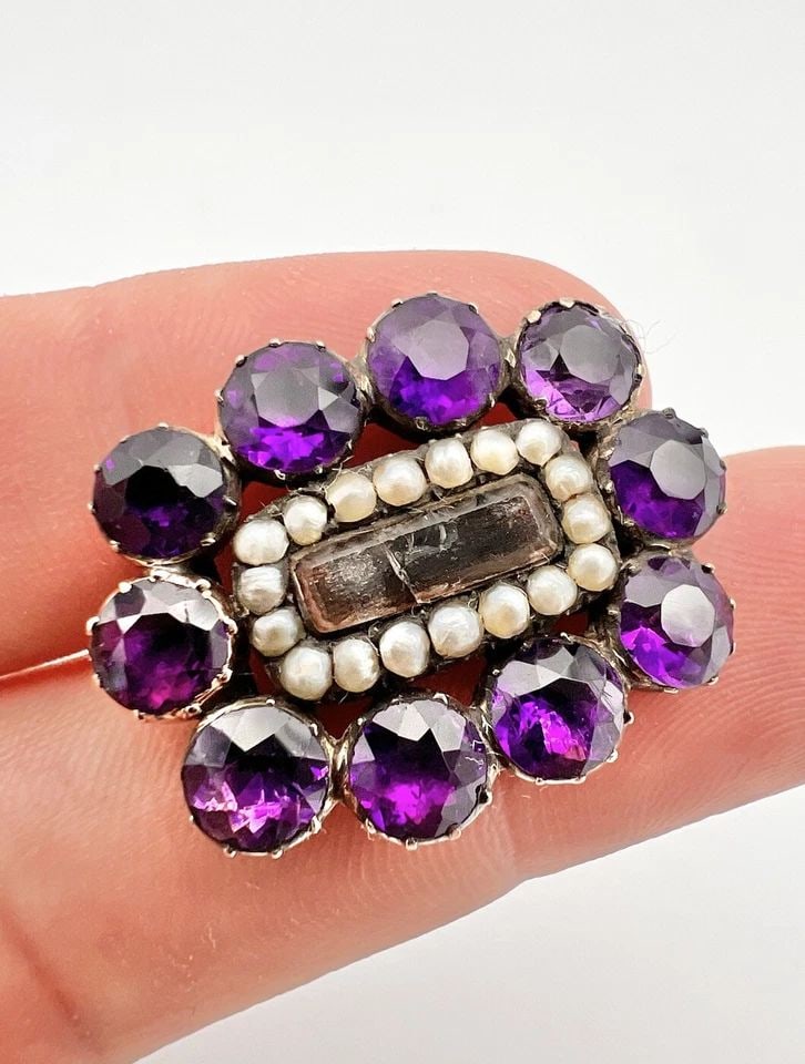ANTIQUE 1880 VICTORIAN GEORGIAN 14K GOLD AMETHYST SEED PEARL MOURNING PIN BROOCH: ANTIQUE 1880 VICTORIAN GEORGIAN 14K GOLD AMETHYST SEED PEARL MOURNING PIN BROOCH Antique 1880's Victorian Georgian 14k Gold Amethyst Seed Pearl Mourning Pin Brooch Size: 7/8" Tall By 1 1/8" Wide Weigh