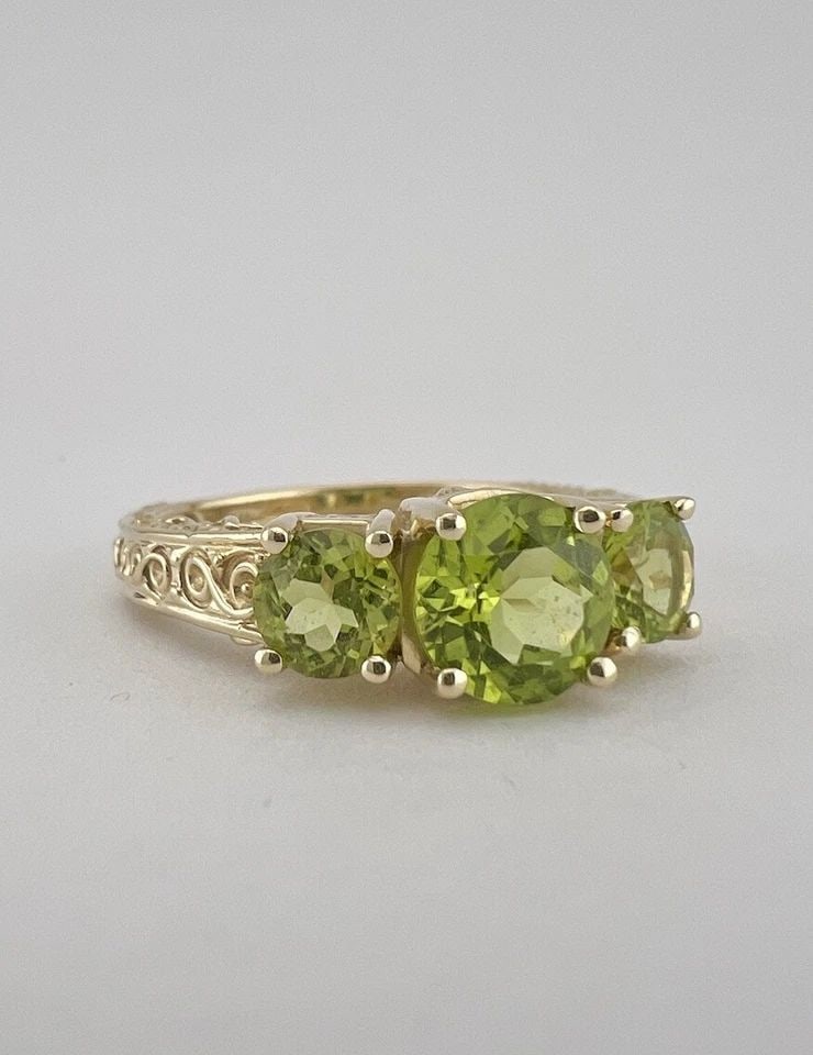DESIGNER 10K YELLOW GOLD PERIDOT 3 STONE FLORAL ETCHED WOMEN'S RING (1 of 2)