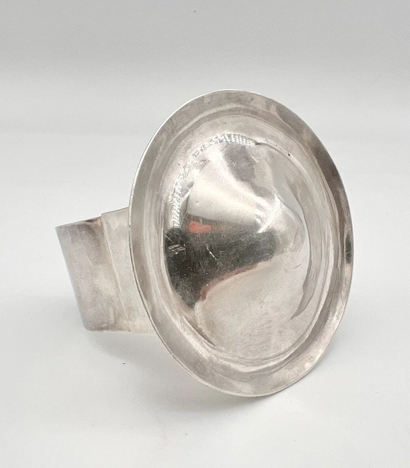 VTG MODERNIST CONTEMPORARY STERLING SILVER ABSTRACT SHIELD CUFF BRACELET 102G: VTG MODERNIST CONTEMPORARY STERLING SILVER ABSTRACT SHIELD CUFF BRACELET 102G Vtg Modernist Contemporary Sterling Silver ABSTRACT Shield Cuff Bracelet 102g Cuff is 5 1/2" tip to tip and has a 1" Adjus
