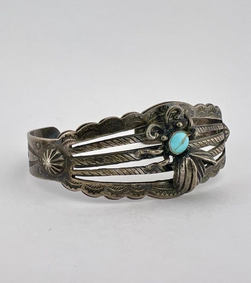 RARE OLD FRED HARVEY ERA NAVAJO SILVER TURQUOISE STAMPED SPIDER CUFF BRACELET: RARE OLD FRED HARVEY ERA NAVAJO SILVER TURQUOISE STAMPED SPIDER CUFF BRACELET RARE Old Fred Harvey Era Navajo Silver Turquoise Stamped SPIDER Cuff Bracelet Cuff is Slightly Over 5 1/4" tip to Tip and 