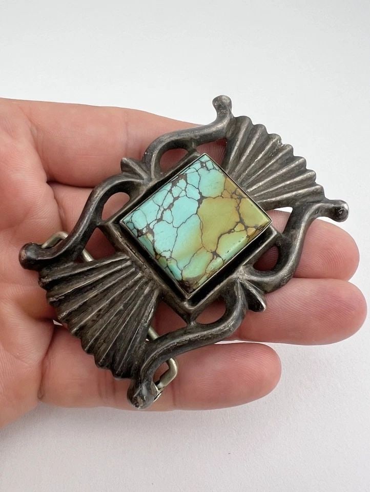 VTG NAVAJO STERLING SILVER NATURAL SPIDERWEB TURQUOISE BELT BUCKLE 2 7/8" - 60G: VTG NAVAJO STERLING SILVER NATURAL SPIDERWEB TURQUOISE BELT BUCKLE 2 7/8" - 60G Vtg Navajo Sterling Silver Natural Spiderweb Turquoise Belt Buckle 2 7/8" - 60g Size: 2 7/8" Wide By About 2" Tall In Th