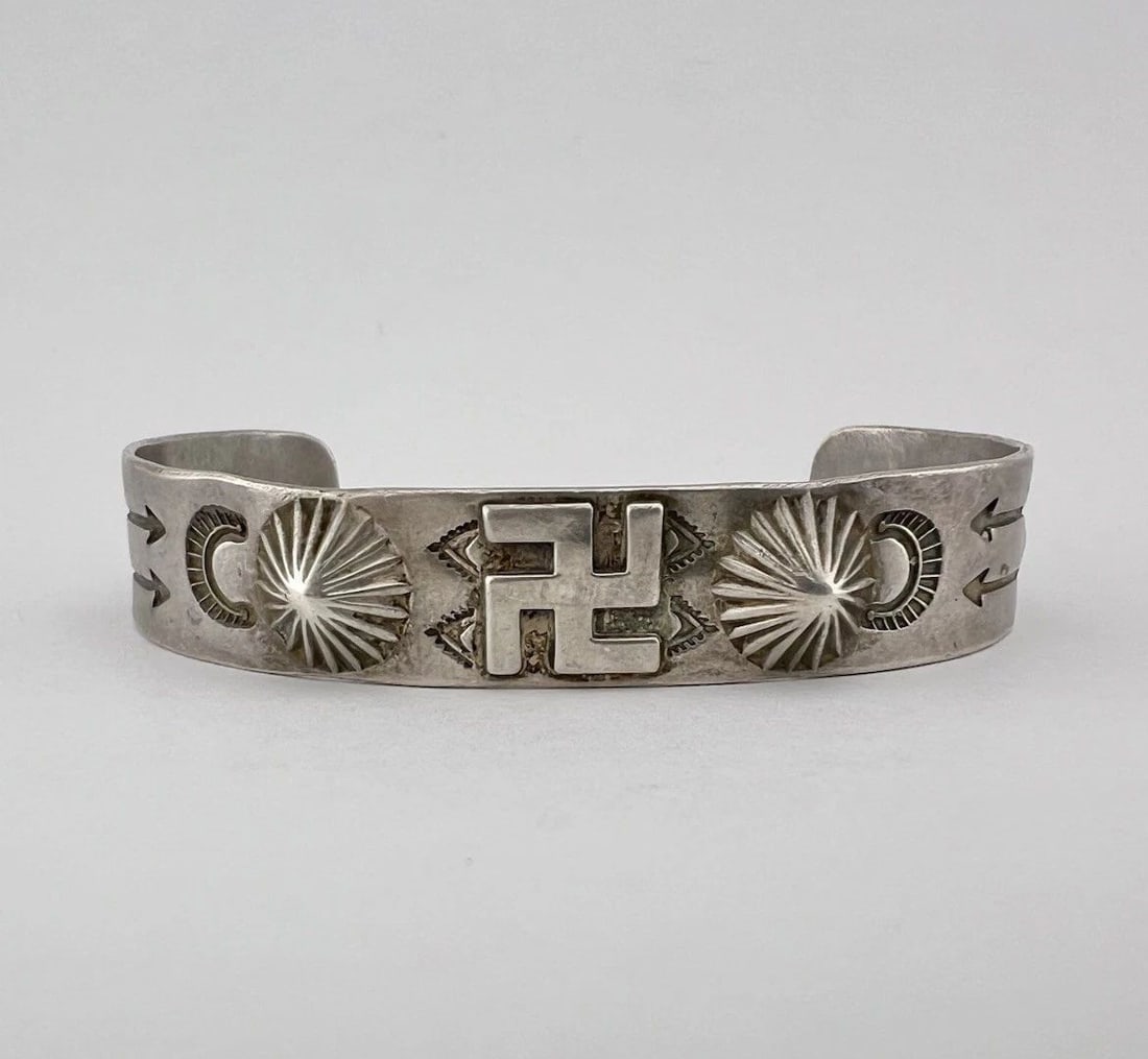 OLD FRED HARVEY NAVAJO COIN SILVER STAMPED WHIRLING LOG ARROW CUFF BRACELET: OLD Fred Harvey Navajo Coin Silver Stamped Whirling Log Arrow Cuff Bracelet Cuff is 5" tip to Tip and has an a 1 5/8" Wide Adjustable Gap Cuff Is 1/2" Wide In the Center Weight is 15.4 Grams on my sca