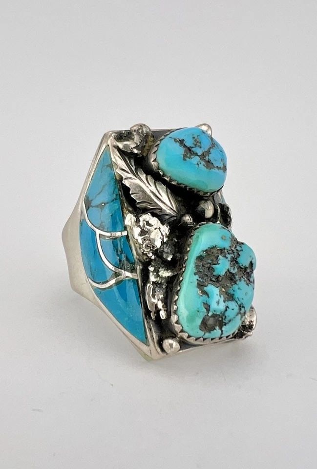 VTG NAVAJO INGOT STERLING SILVER KINGMAN TURQUOISE & FLUSH INLAY MEN'S RING 31G: Vtg Navajo INGOT Sterling Silver Kingman Turquoise & Flush Inlay Men's Ring 31g Ring Size: 13 Weight is 31.0 Grams on my scale Metal: Sterling Silver Ring is Over 1 1/4" Tall In the Center Amazing Nat