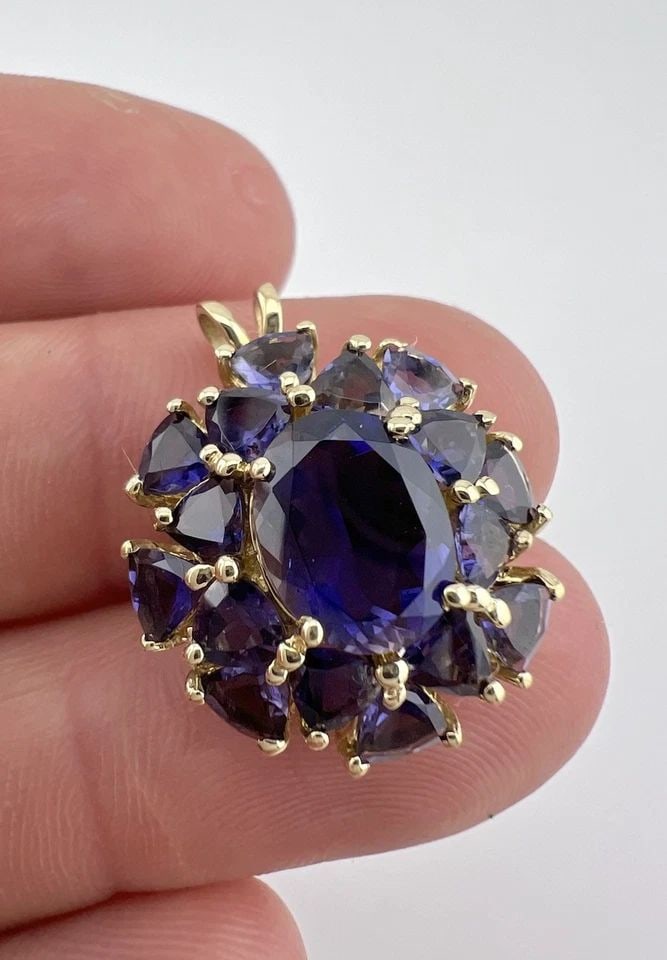 DESIGNER 10K YELLOW GOLD NATURAL PURPLE IOLITE FLORAL CLUSTER PENDANT (1 of 2)
