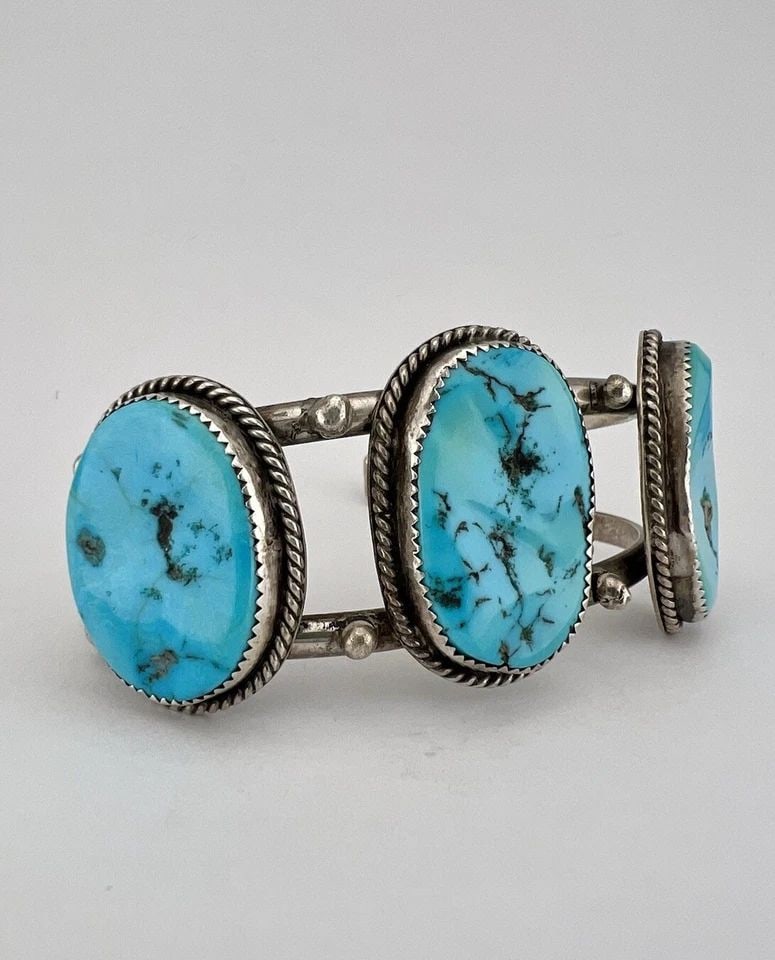 VINTAGE NAVAJO STERLING SILVER SLEEPING BEAUTY TURQUOISE 3 STONE CUFF BRACELET: VINTAGE NAVAJO STERLING SILVER SLEEPING BEAUTY TURQUOISE 3 STONE CUFF BRACELET Vintage Navajo Sterling Silver Sleeping Beauty Turquoise 3 Stone Cuff Bracelet Cuff is 6 1/8" tip to Tip and has a 1" Wid