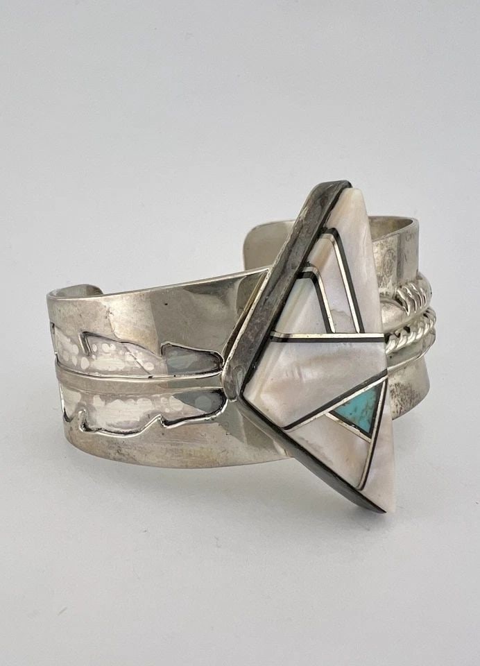 LEE BENNETT NAVAJO STERLING SILVER MOTHER OF PEARL FEATHER OVERLAY CUFF BRACELET: LEE BENNETT NAVAJO STERLING SILVER MOTHER OF PEARL FEATHER OVERLAY CUFF BRACELET Vtg Lee Bennett Navajo Sterling Silver Mother of Pearl Feather Overlay Cuff Bracelet Cuff is 5 1/4" tip to Tip and has 