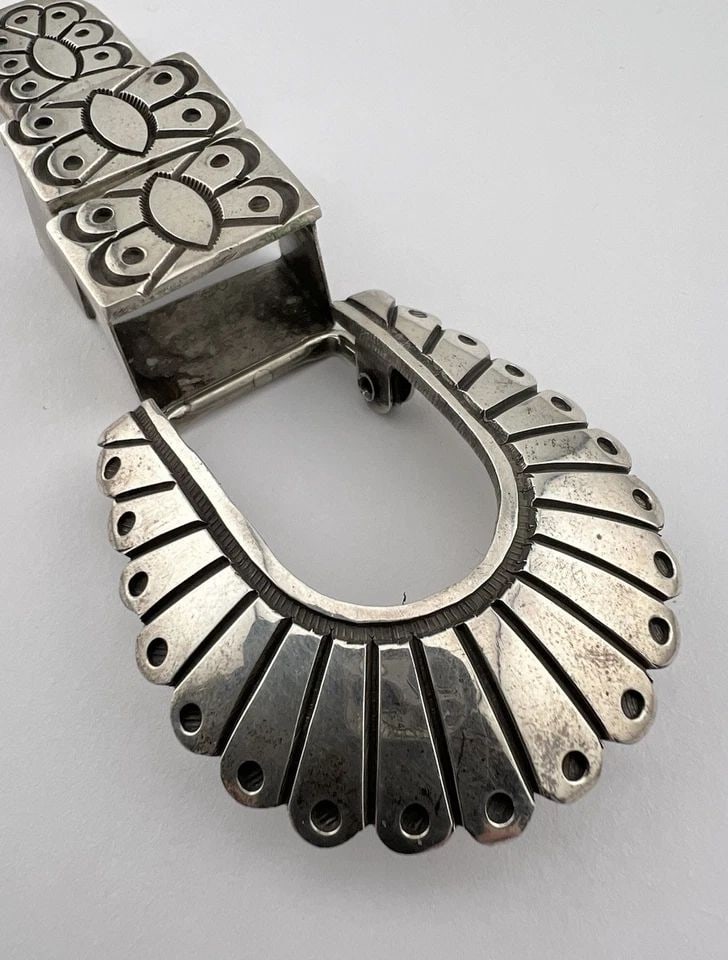KENNETH BILL NAVAJO STERLING SILVER DEEP STAMPED 4 PIECE RANGER BELT BUCKLE 60G: KENNETH BILL NAVAJO STERLING SILVER DEEP STAMPED 4 PIECE RANGER BELT BUCKLE 60G Vtg Kenneth Bill Navajo Sterling Silver Deep Stamped 4 Piece Ranger Belt Buckle 60g Buckle Size: 1 7/8" Tall By 2" Wide 