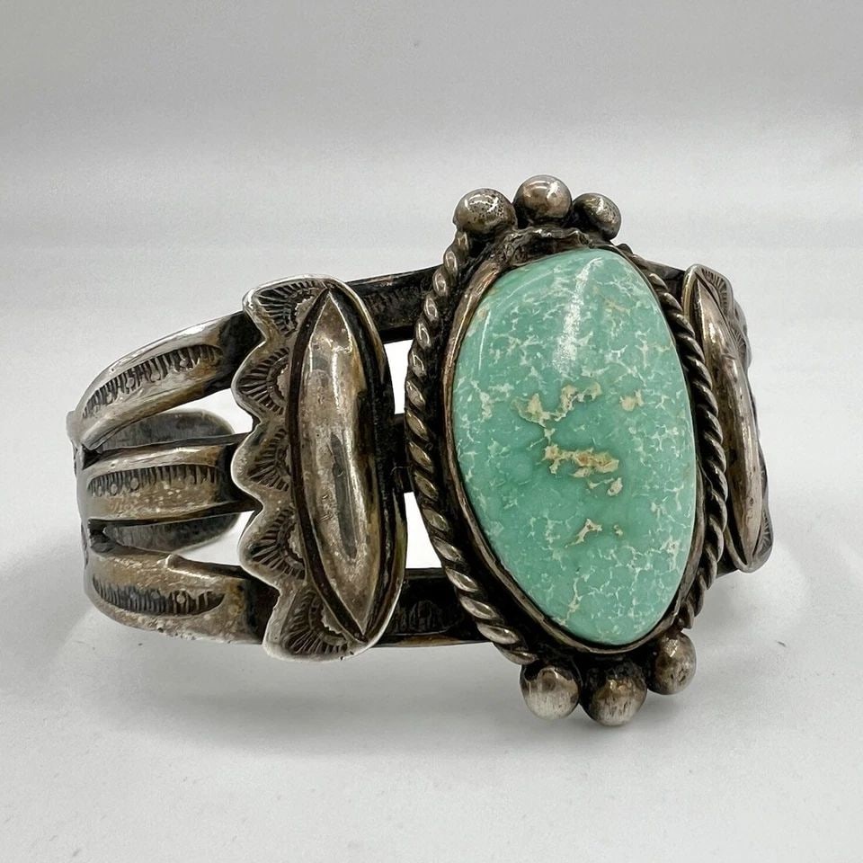 FRED HARVEY NAVAJO STERLING SILVER CARICO LAKE TURQUOISE STAMPED CUFF BRACELET (1 of 2)