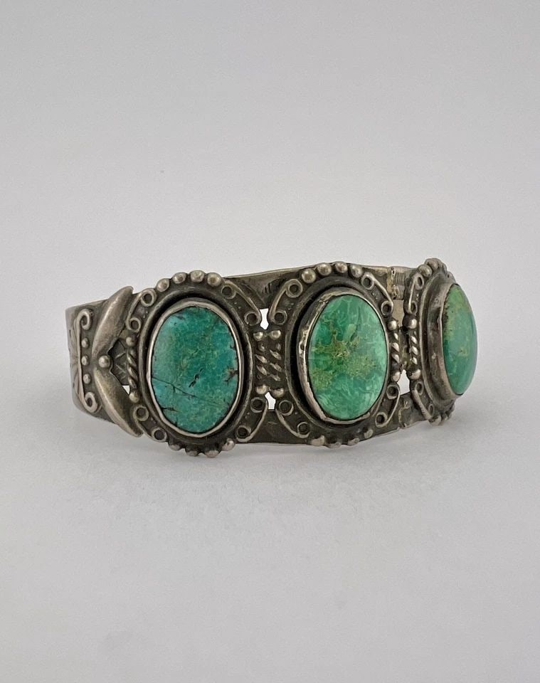 VINTAGE FRED HARVEY ERA MAISELS NAVAJO STERLING TURQUOISE STAMPED CUFF BRACELET: VINTAGE FRED HARVEY ERA MAISELS NAVAJO STERLING TURQUOISE STAMPED CUFF BRACELET Vintage Fred Harvey Era Maisels Navajo Sterling Silver Cerrillos Turquoise Stamped Cuff Bracelet Cuff is 5 3/8" tip to T