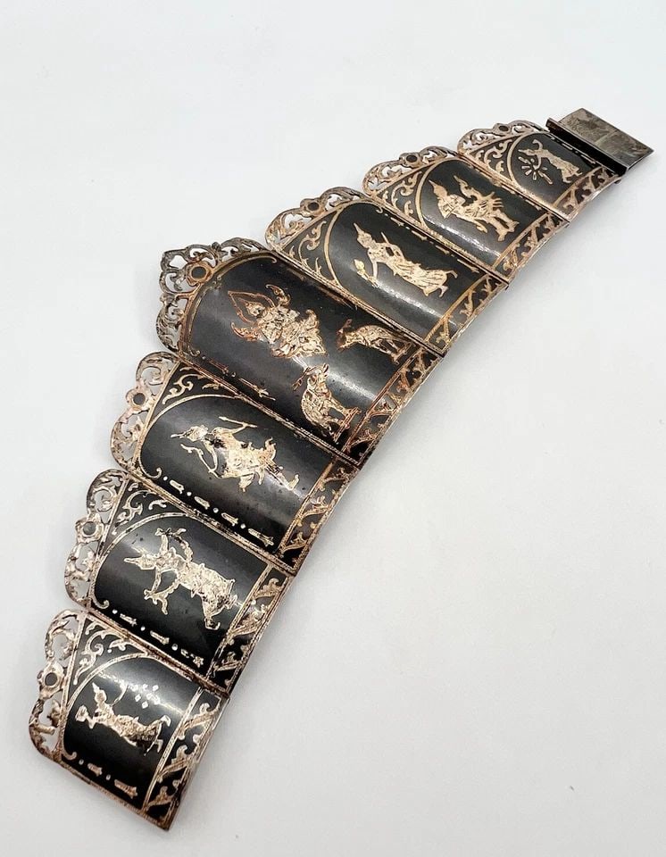 VTG 2.5" SIAM STERLING SILVER NIELLO DANCER POINTED SLAVE CUFF BRACELET 82.6G: VTG 2.5" SIAM STERLING SILVER NIELLO DANCER POINTED SLAVE CUFF BRACELET 82.6G Vtg 2.5" SIAM Sterling Silver Niello Dancer Pointed Slave Cuff Bracelet 82.6g Size: Will Fit a 7" Max - Braclet is 2.5" Wi