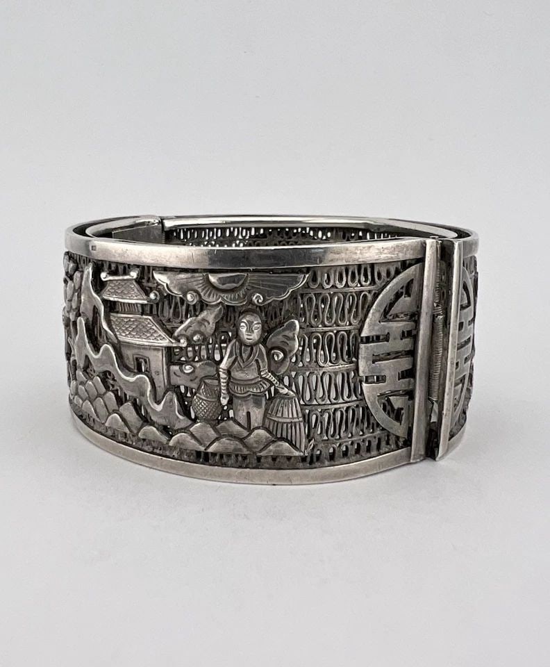 OLD CHINESE EXPORT SILVER FLORAL VILLAGE SCENE FILIGREE BANGLE BRACELET 57.7G (1 of 2)