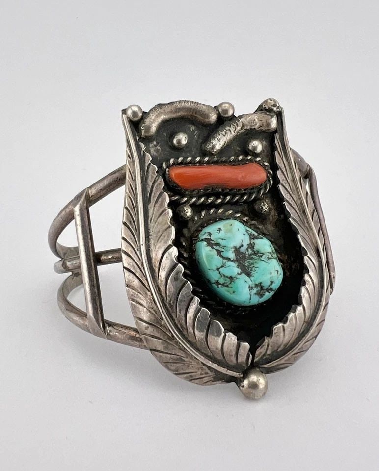 VINTAGE NAVAJO STERLING SILVER TURQUOISE & CORAL STAMPED DETAILED CUFF BRACELET: VINTAGE NAVAJO STERLING SILVER TURQUOISE & CORAL STAMPED DETAILED CUFF BRACELET Vintage Navajo Sterling Silver Turquoise & Coral Stamped Detailed Cuff Bracelet Cuff is Around 4 3/4" tip to Tip and has