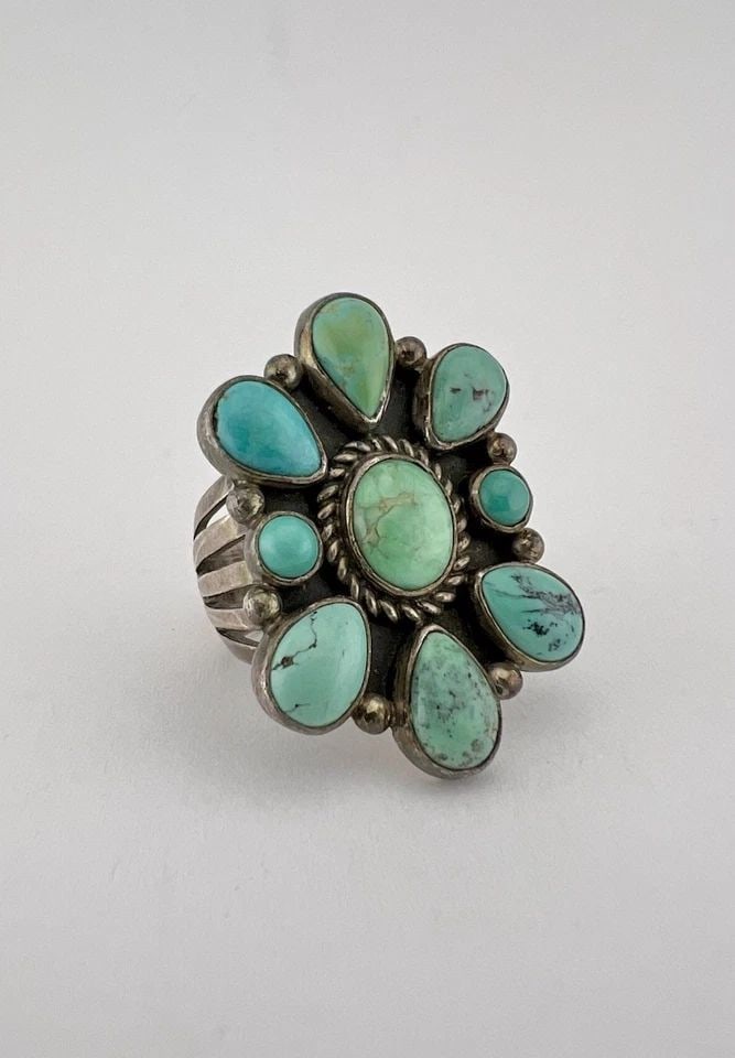 VTG ED LOVATO SANTO DOMINGO KEWA PUEBLO STERLING SILVER TURQUOISE CLUSTER RING: VTG ED LOVATO SANTO DOMINGO KEWA PUEBLO STERLING SILVER TURQUOISE CLUSTER RING Vtg Ed Lovato Santo Domingo Kewa Pueblo Sterling Silver Turquoise Cluster Ring Ring Size: 8 - Can Be Re Sized Weight is 1