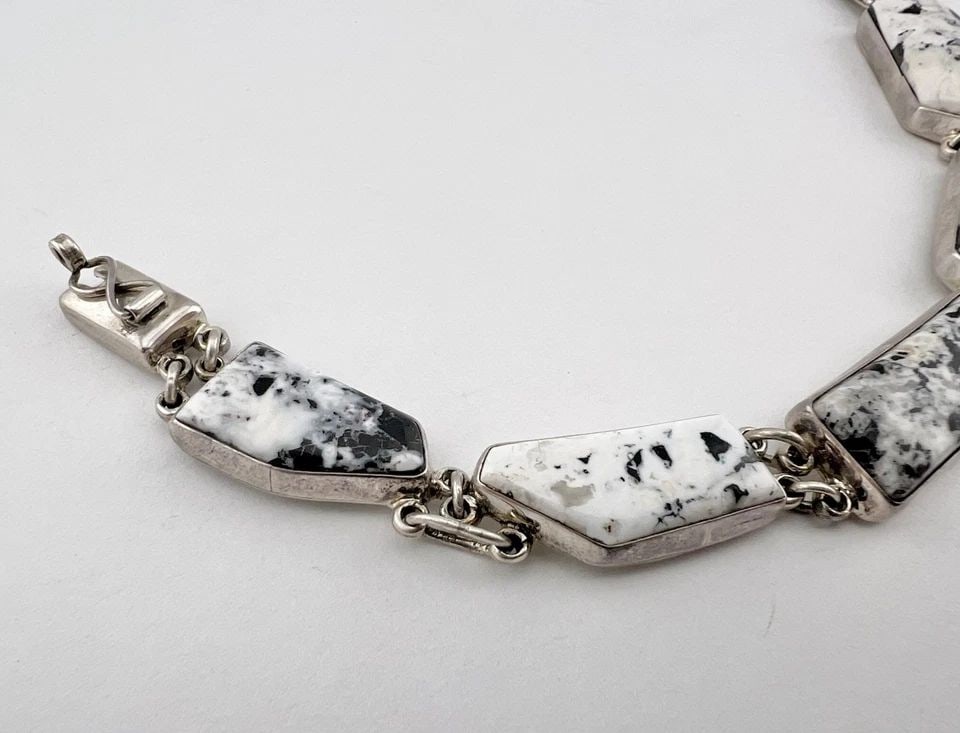 FEDERICO JIMENEZ STERLING SILVER WHITE BUFFALO TURQUOISE LINK BRACELET: FEDERICO JIMENEZ STERLING SILVER WHITE BUFFALO TURQUOISE LINK BRACELET Federico Jimenez Sterling Silver White Buffalo TURQUOISE Link Bracelet Size: 8 1/4' Long By 5/8" At is Widest Point Weight is 48.