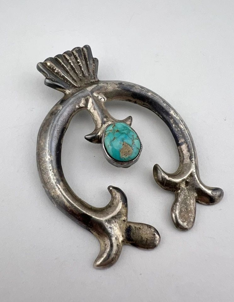 HUGE 3" NAVAJO SANDCAST STERLING SILVER WEBBED TURQUOISE NAJA PENDANT 40.5G: HUGE 3" Navajo Sandcast Sterling Silver Webbed Turquoise NAJA Pendant 40.5g Size: 3" Tall By Over 2" Wide Metal: Sterling Silver Weight is 40.5 Grams on my scale Amazing Natural Blue & Greenish Webbed