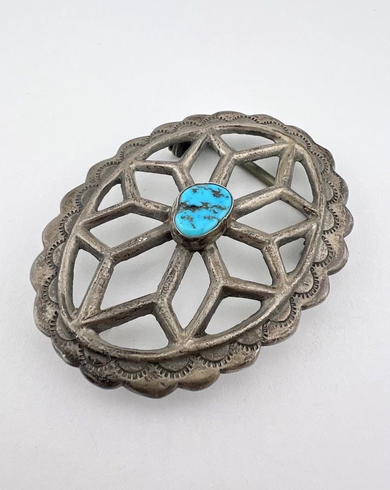 VTG NAVAJO SANDCAST STERLING SILVER NATURAL TURQUOISE BELT BUCKLE 3 1/8"- 46.4G: Vtg Navajo Sandcast Sterling Silver Natural Turquoise Belt Buckle 3 1/8"- 46.4g Size: Around 3 1/8" Wide By Over 2 1/4" Tall Weight is 46.4 Grams on my scale Metal: Sterling Silver Amazing Sandcast De