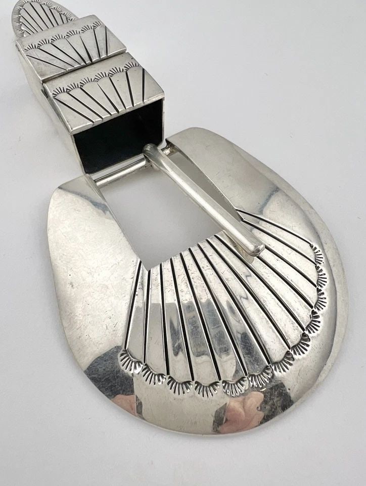 VTG BB NAVAJO STERLING SILVER DEEP STAMPED 4 PIECE RANGER BELT BUCKLE: VTG BB NAVAJO STERLING SILVER DEEP STAMPED 4 PIECE RANGER BELT BUCKLE Vtg BB Navajo Sterling Silver Deep Stamped 4 Piece Ranger Belt Buckle Buckle Size: About 2 1/4" Tall By 2 1/4" Wide Slide Face: 7/
