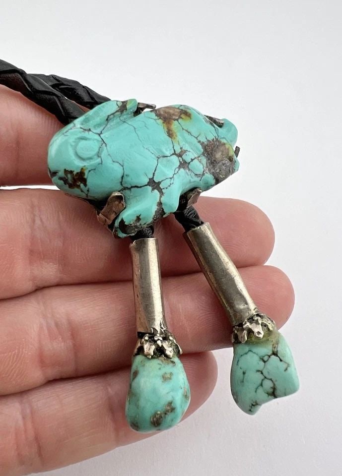 VTG NAVAJO STERLING SILVER NATURAL CARVED TURQUOISE RABBIT HANDMADE BOLO TIE (1 of 2)