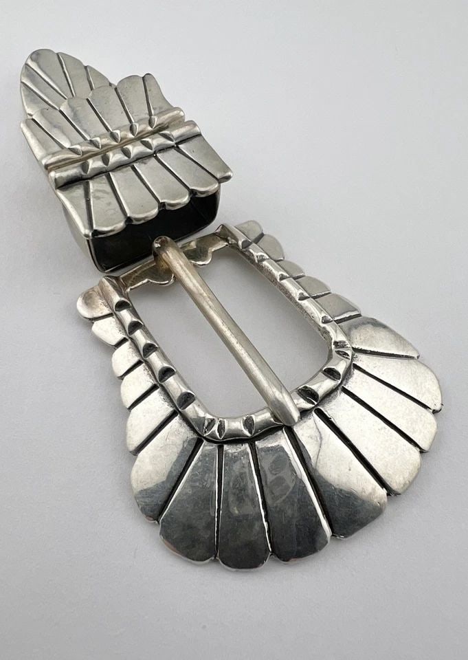 VINTAGE NAVAJO STERLING SILVER DEEP STAMPED 4 PIECE RANGER BELT BUCKLE 48.5G: VINTAGE NAVAJO STERLING SILVER DEEP STAMPED 4 PIECE RANGER BELT BUCKLE 48.5G Vintage Navajo Sterling Silver Deep Stamped 4 Piece Ranger Belt Buckle 48.5g Buckle Size: 1 7/8" Tall By 2" Wide Slide Face