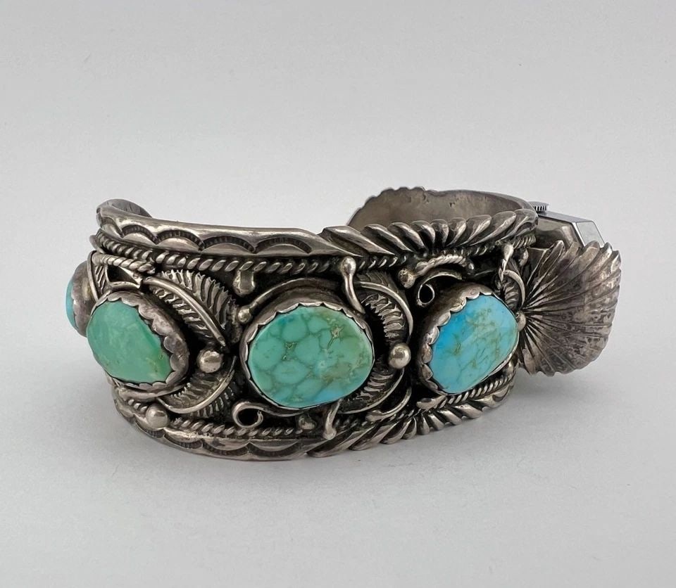 NAVAJO STERLING SILVER CARICO LAKE TURQUOISE STAMPED WOMEN'S CUFF WATCH BRACELET: NAVAJO STERLING SILVER CARICO LAKE TURQUOISE STAMPED WOMEN'S CUFF WATCH BRACELET Vtg Navajo Sterling Silver Carico Lake Turquoise Stamped Women's Cuff Watch Bracelet Cuff is 5" tip to Tip and has a 1 