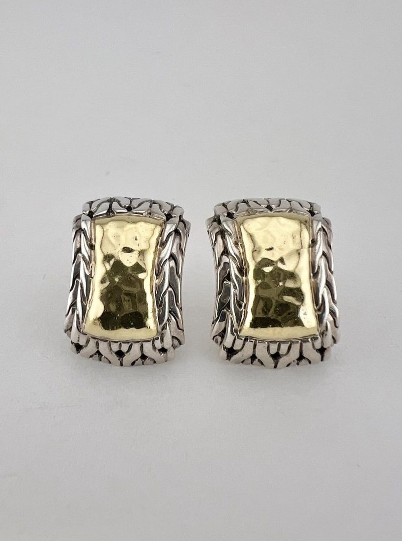 JOHN HARDY STERLING SILVER & 22K GOLD HAMMERED LEVER BACK PIERCED EARRINGS: John Hardy Sterling Silver & 22k Gold Hammered Lever Back Pierced Earrings Size: 7/8" Tall and 5/8" Wide Weight is 10.6 Grams on my scale Metal: Sterling Silver & 22k Yellow Gold Amazing Hammered / Tw