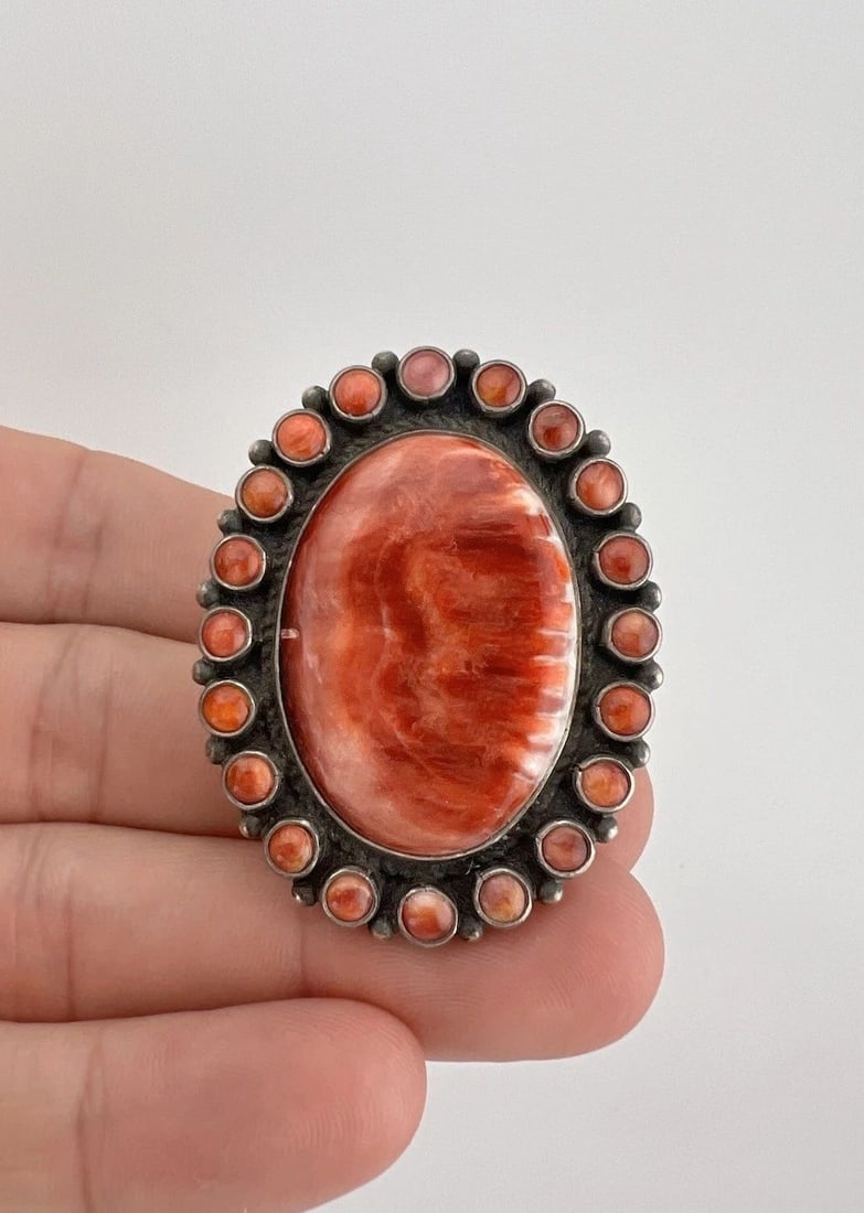 DEAN BROWN NAVAJO STERLING SILVER RED SPINY OYSTER SHELL CLUSTER WOMEN'S RING (1 of 2)