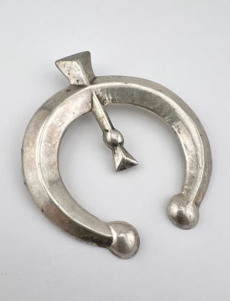 HUGE 3" VINTAGE NAVAJO SANDCAST STERLING SILVER NAJA HOOK PENDANT - 49.5G (1 of 2)