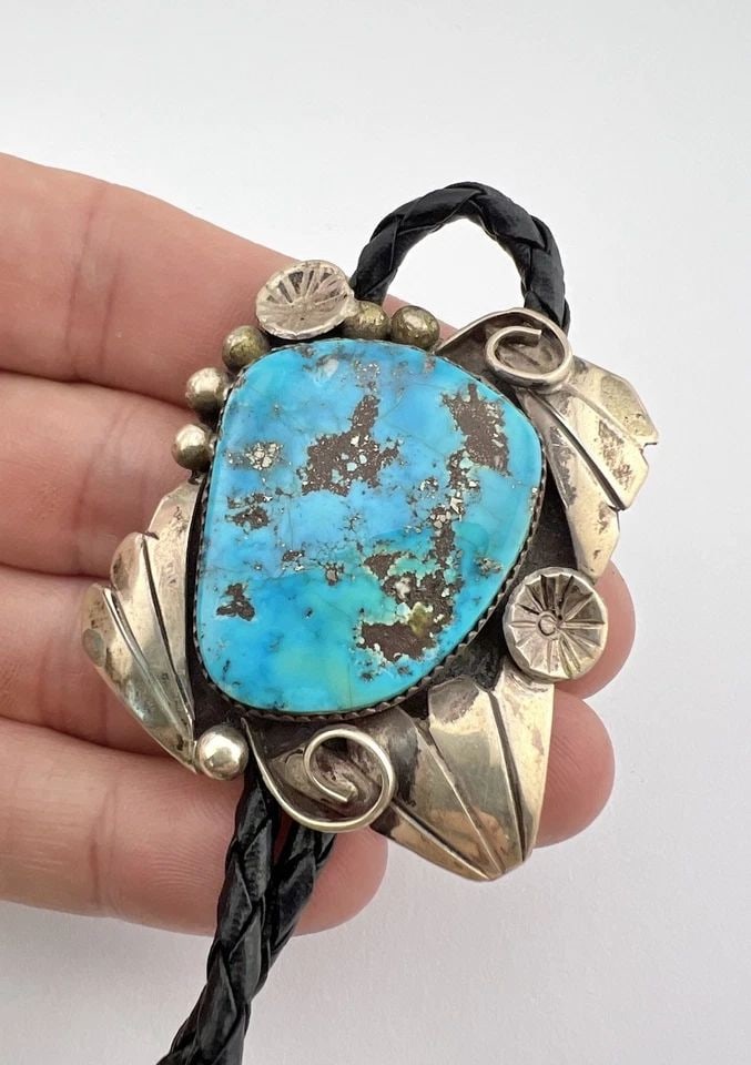 VINTAGE NAVAJO STERLING SILVER HIGH GRADE MORENCI TURQUOISE STAMPED BOLO TIE 2": VINTAGE NAVAJO STERLING SILVER HIGH GRADE MORENCI TURQUOISE STAMPED BOLO TIE 2" Vintage Navajo Sterling Silver High Grade Morenci Turquoise Stamped Bolo Tie 2" Size: 2" Tall by 1 5/8" Wide Weight is 3