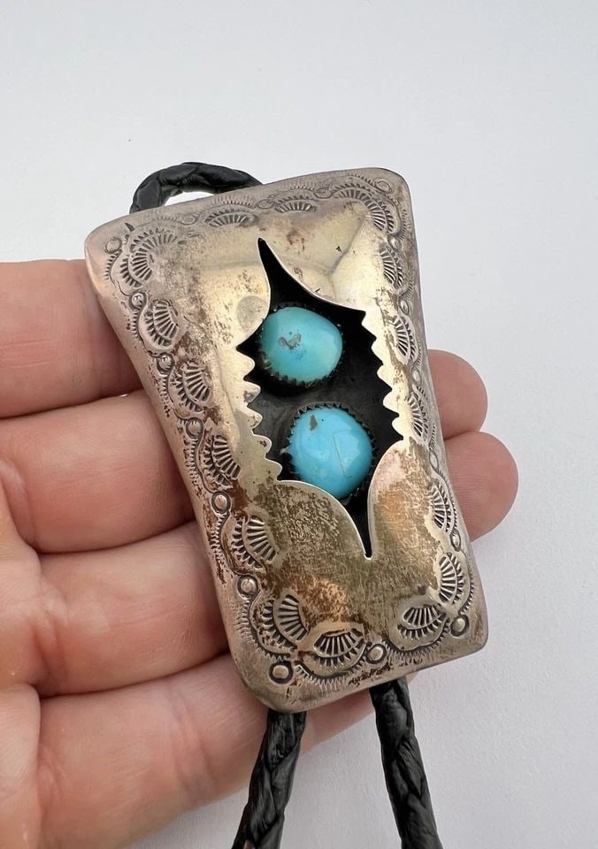 VINTAGE NAVAJO STERLING SILVER KINMAN TURQUOISE STAMPED SHADOWBOX BOLO TIE 2.75" (1 of 2)