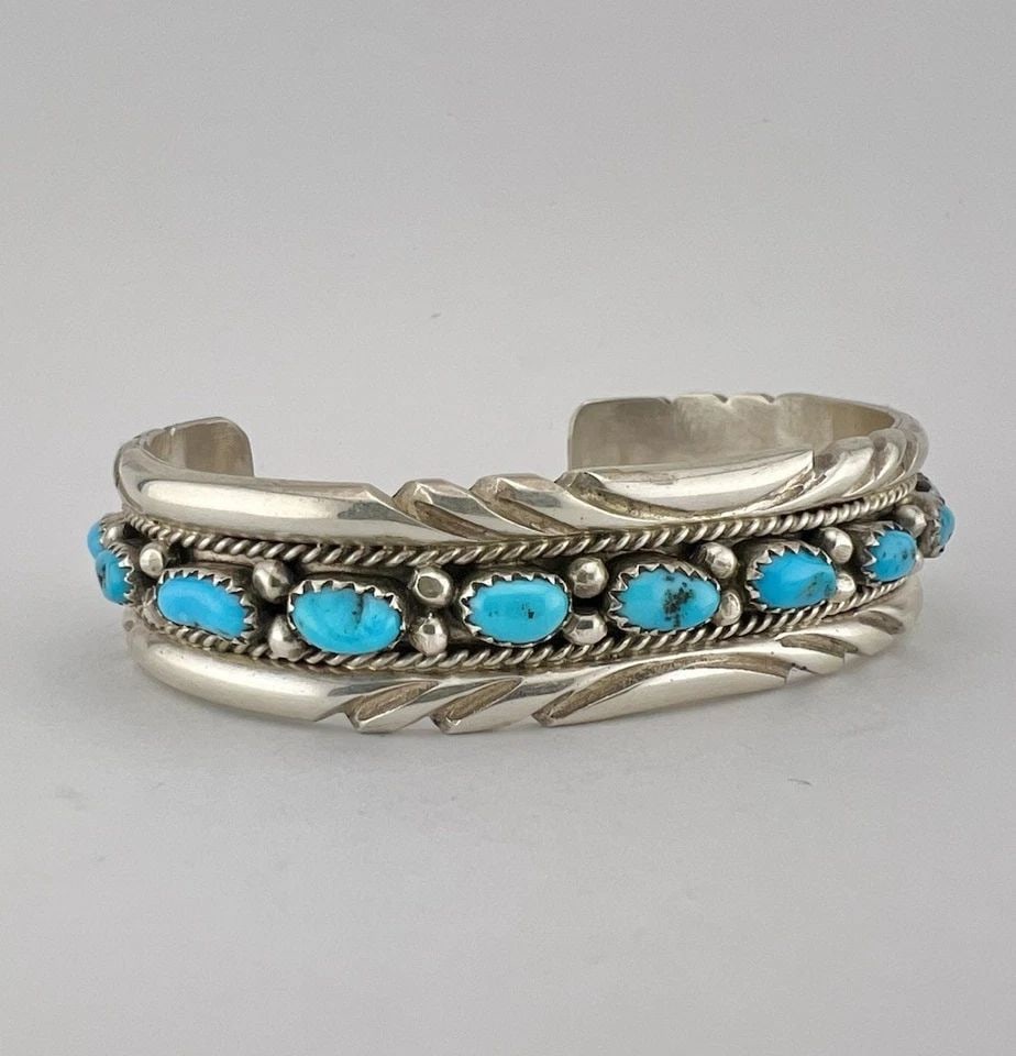 VTG NAVAJO STERLING SILVER SLEEPING BEAUTY TURQUOISE STAMPED TWIST CUFF BRACELET: VTG NAVAJO STERLING SILVER SLEEPING BEAUTY TURQUOISE STAMPED TWIST CUFF BRACELET Vtg Navajo Sterling Silver Sleeping Beauty Turquoise Stamped Twist Cuff Bracelet Cuff is 5 1/8" tip to Tip and has a 1 