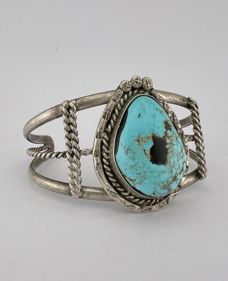 VTG NAVAJO STERLING SILVER NATURAL PILOT MOUNTAIN TURQUOISE CUFF BRACELET: VTG NAVAJO STERLING SILVER NATURAL PILOT MOUNTAIN TURQUOISE CUFF BRACELET Vtg Navajo Sterling Silver Natural Pilot Mountain Turquoise Cuff Bracelet Cuff is Just Under 5" tip to Tip and has a 1 1/2" Ad