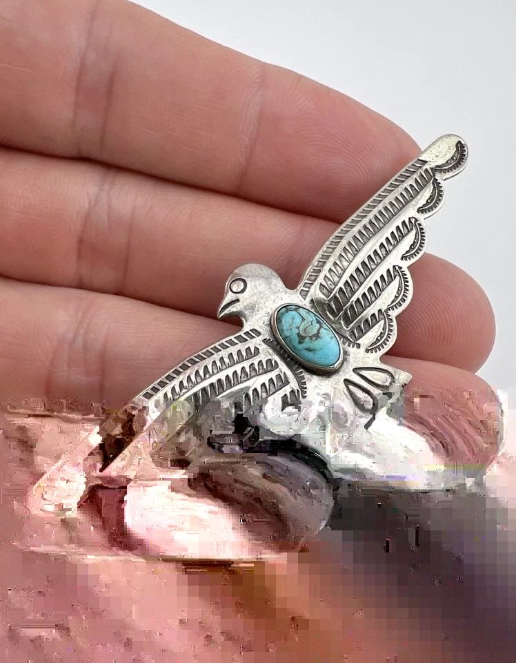 1940'S NAVAJO STERLING SILVER TURQUOISE STAMPED THUNDERBIRD PIN BROOCH 2 5/8": 1940's Navajo Sterling Silver Turquoise Stamped Thunderbird Pin Brooch 2 5/8" Size: 2 5/8" Wide By 1" Tall Metal: Sterling Silver Weight is 6.5 Grams on my scale In Great Antique Condition, Any Questi