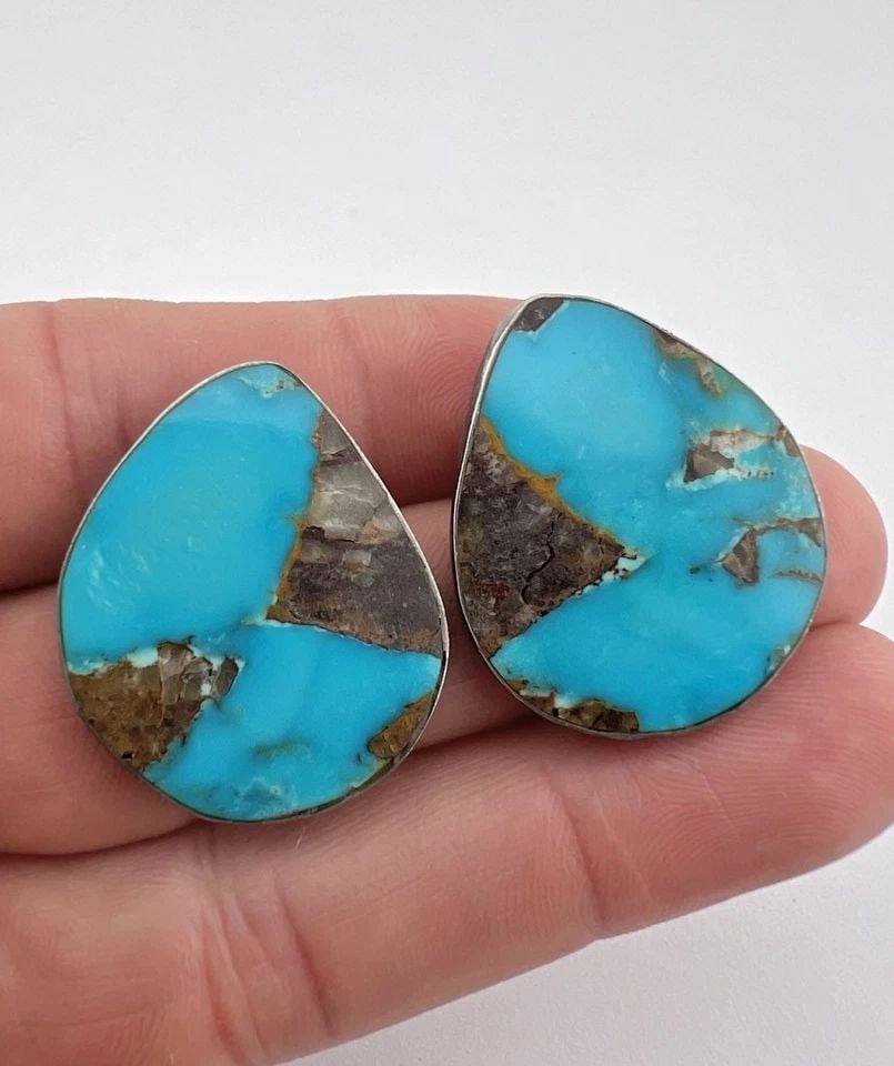 VTG NAVAJO STERLING SILVER HIGH GRADE BISBEE TURQUOISE SLAB POST EARRINGS 1.25": VTG NAVAJO STERLING SILVER HIGH GRADE BISBEE TURQUOISE SLAB POST EARRINGS 1.25" Vtg Navajo Sterling Silver High Grade Bisbee Turquoise Slab Post Earrings 1.25" Size: 1 1/4" Tall & Over 1" Wide Weight 