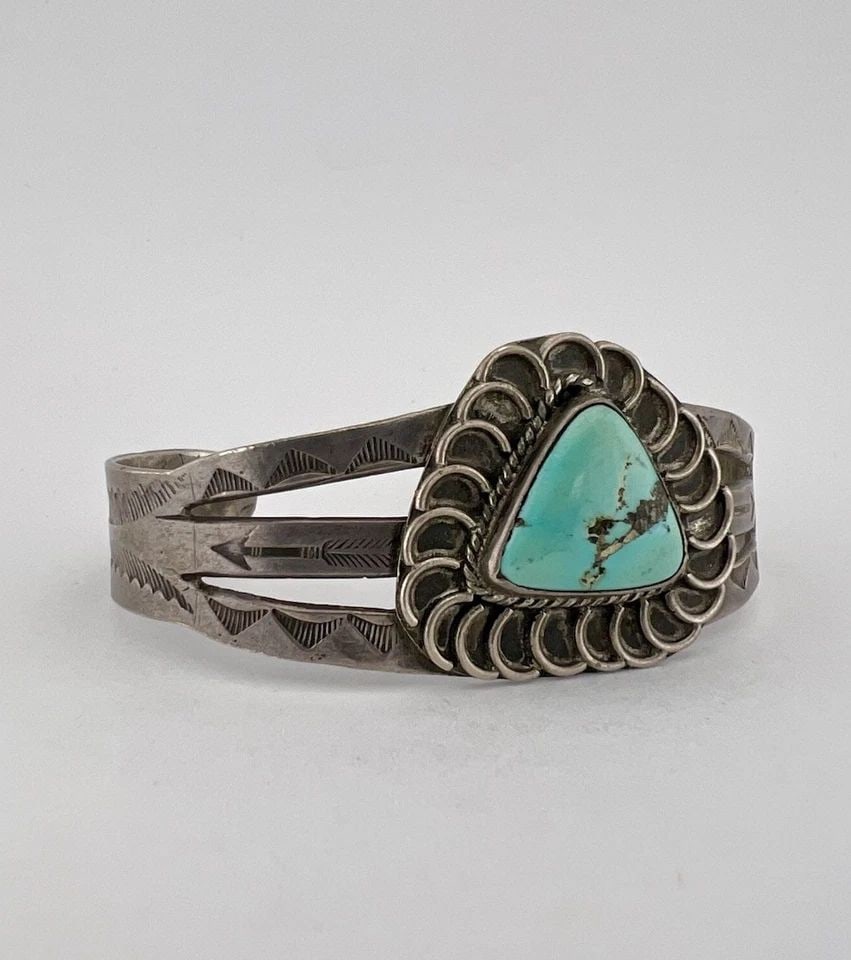 OLD PAWN 1940'S NAVAJO STERLING SILVER TRIANGLE TURQUOISE STAMPED CUFF BRACELET (1 of 2)