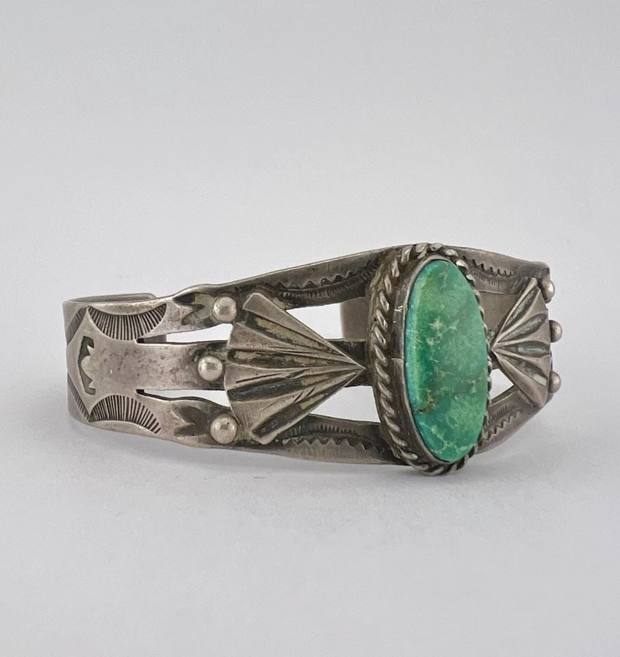 VTG FRED HARVEY NAVAJO STERLING SILVER CERRILLOS TURQUOISE STAMPED CUFF BRACELET: VTG FRED HARVEY NAVAJO STERLING SILVER CERRILLOS TURQUOISE STAMPED CUFF BRACELET Vtg Fred Harvey Navajo Sterling Silver Cerrillos Turquoise Stamped Cuff Bracelet Cuff is Around 5 3/8" tip to Tip and h