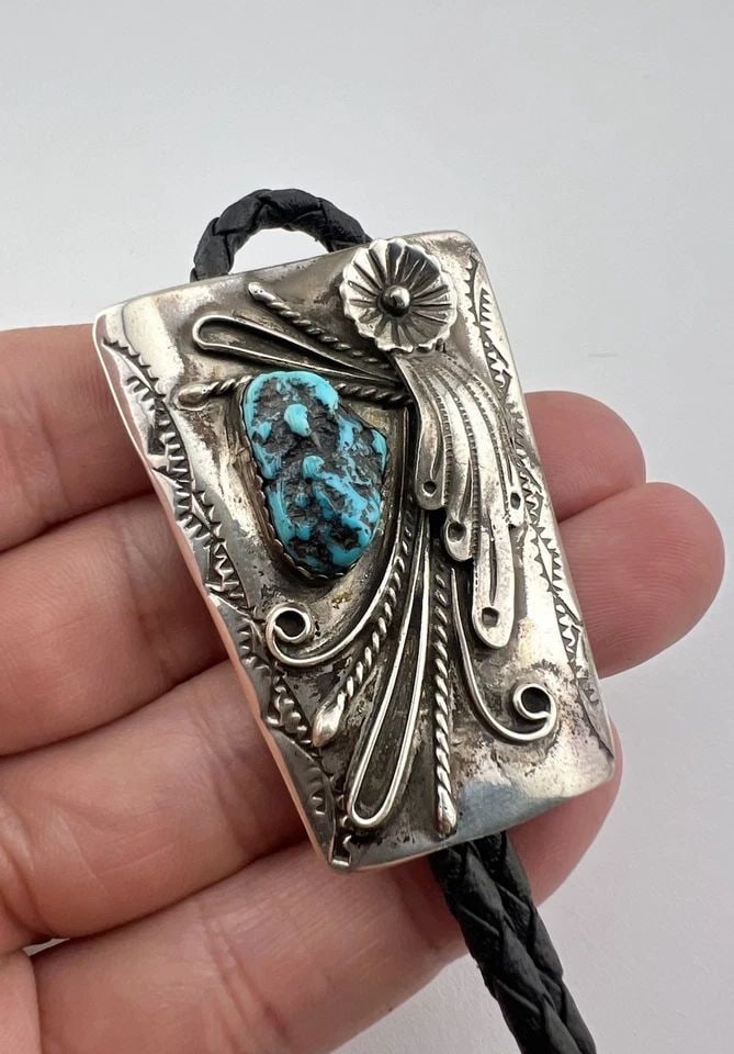 B.CHEE NAVAJO STERLING SILVER SLEEPING BEAUTY TURQUOISE STAMPED BOLO TIE 2 1/8": Vtg B.Chee Navajo Sterling Silver Sleeping Beauty Turquoise Stamped Bolo Tie 2 1/8" Size: Around 2 1/8" Tall by Over 1 1/2" Wide at the Top Weight is 37.0 Grams on my scale Metal: Sterling Silver Amaz