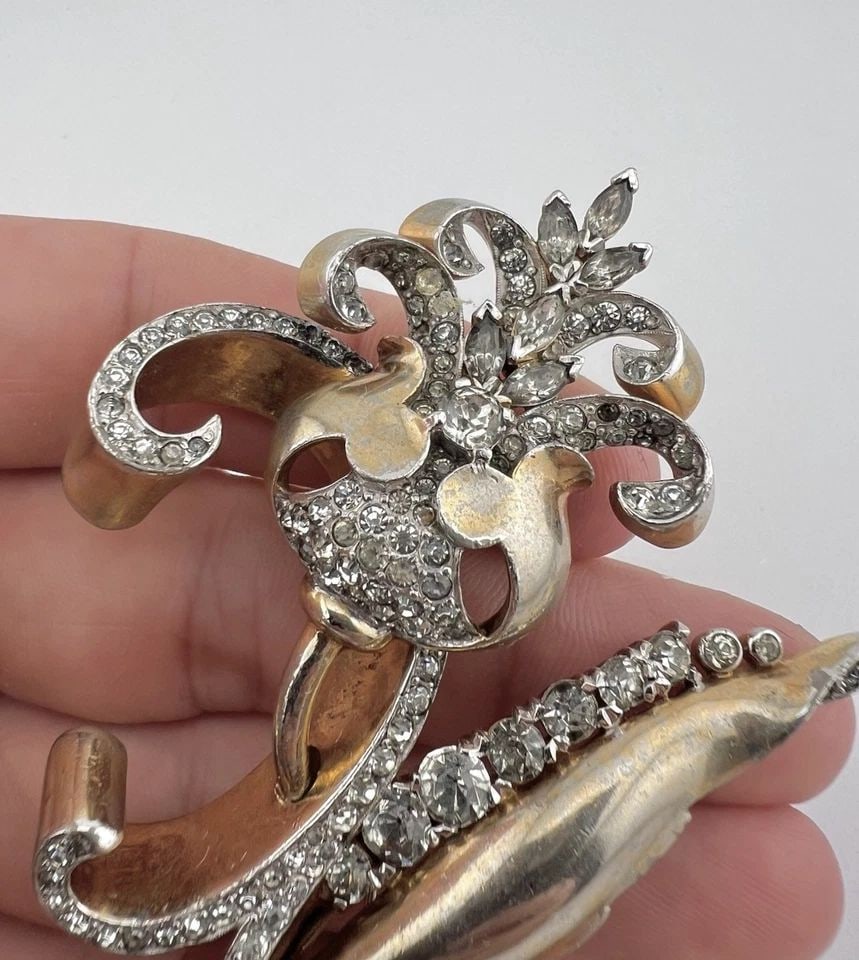 ANTIQUE MAZER SILVER - GOLD TONE CLAR RHINESTONE FLOWER PIN BROOCH 3.75": ANTIQUE MAZER SILVER - GOLD TONE CLAR RHINESTONE FLOWER PIN BROOCH 3.75" Antique Mazer Silver - Gold Tone Clar Rhinestone Flower Pin Brooch 3.75" Size: 3 3/4" Tall By 2 1/2" Wide Gold/ Silver Colored 