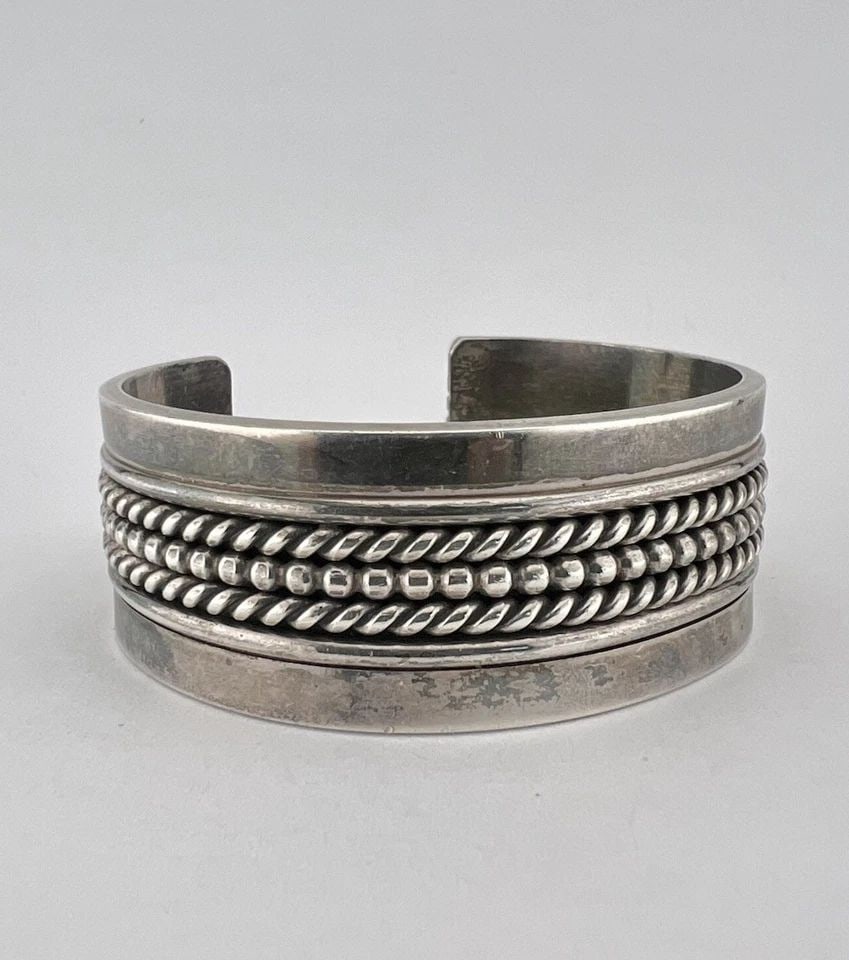 VINTAGE YAZZIE NAVAJO SOLID STERLING SILVER TWIST WIDE CUFF BRACELET 58.5G (1 of 2)
