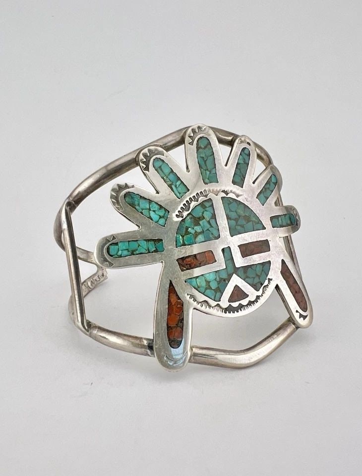 VTG NAVAJO STERLING SILVER TURQUOISE & CORAL CHIP INLAY SUNFACE CUFF BRACELET: Vtg Navajo Sterling Silver Turquoise & Coral Chip Inlay Sunface Cuff Bracelet Cuff is 5" tip to Tip and has a 1" Wide Adjustable Gap Cuff Is Just Under 2" Wide In the Center Weight is 26.1 Grams on my