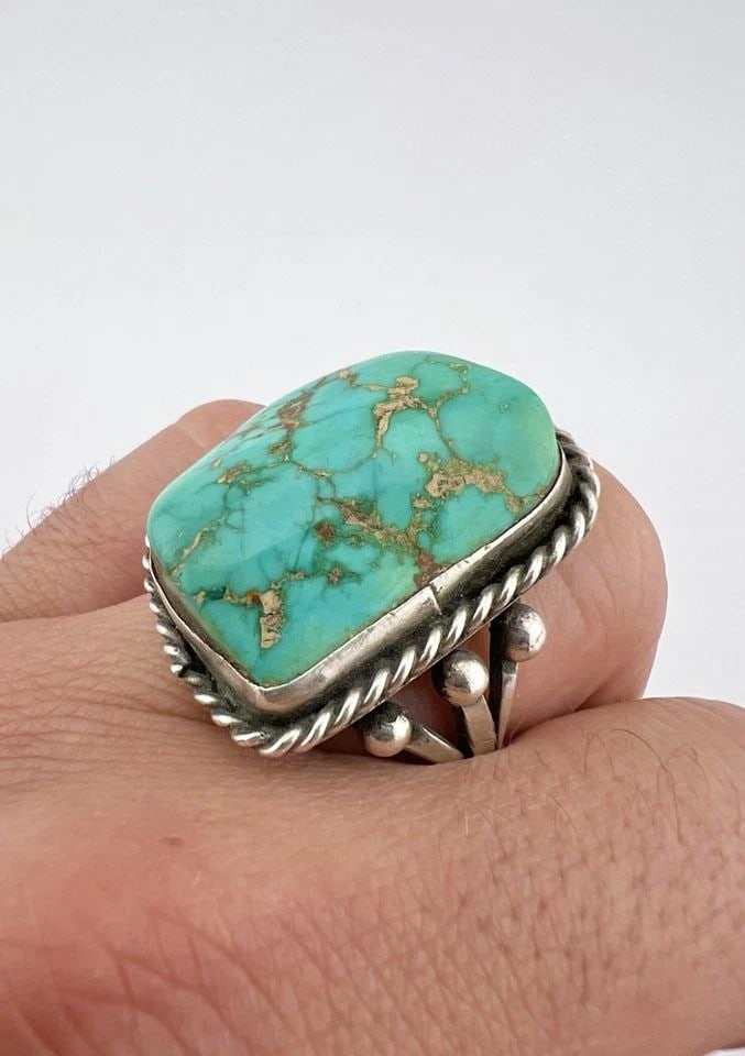 HUGE VINTAGE NAVAJO STERLING SILVER HIGH GRADE ROYSTON TURQUOISE TWIST RING: HUGE VINTAGE NAVAJO STERLING SILVER HIGH GRADE ROYSTON TURQUOISE TWIST RING HUGE Vintage Navajo Sterling Silver High Grade Royston Turquoise Twist Ring Ring Size: 10.25 -10.5 Range - Can Be Re Sized W
