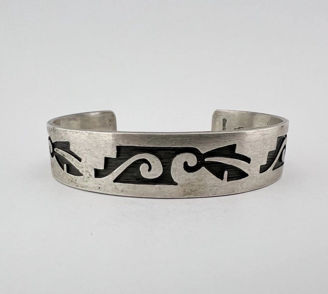 VTG JOE SILVERS NAVAJO / HOPI STERLING SILVER TRIBAL OVERLAY CUFF BRACELET 26.5G: Vtg Joe Silvers Navajo / Hopi Sterling Silver Tribal Overlay Cuff Bracelet 26.5g Cuff is 5 1/4" tip to Tip and has a 1 1/4" Wide Adjustable Gap Cuff Is 1/2" Wide In the Center Weight is 26.5 Grams on 